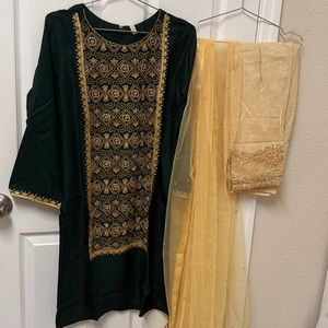NWT Elegant green and Gold Embroidered Kurta Set